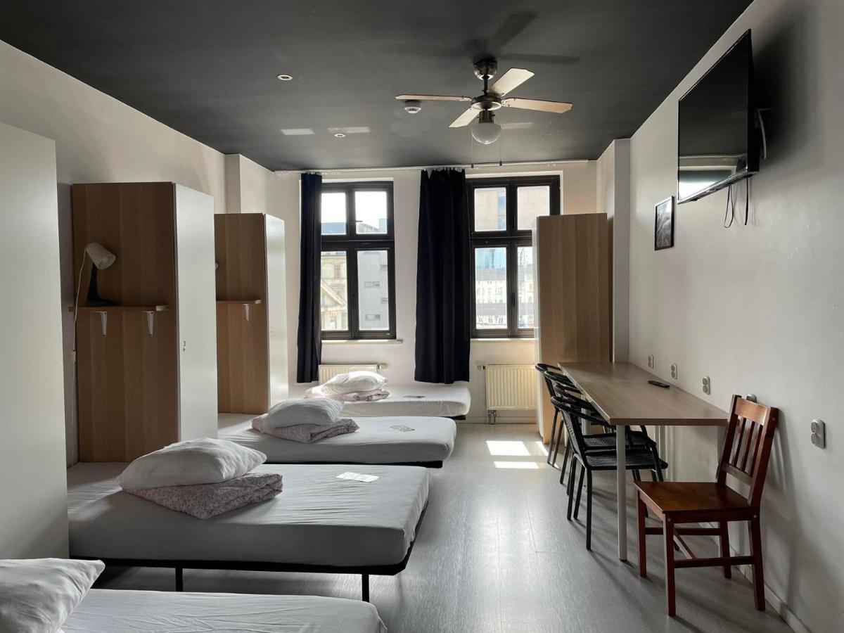Hostel Kamienica Rynek 7 Катовице Екстериор снимка