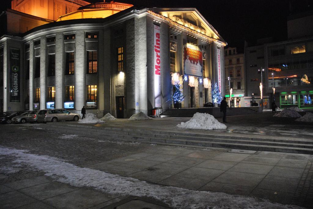 Hostel Kamienica Rynek 7 Катовице Екстериор снимка