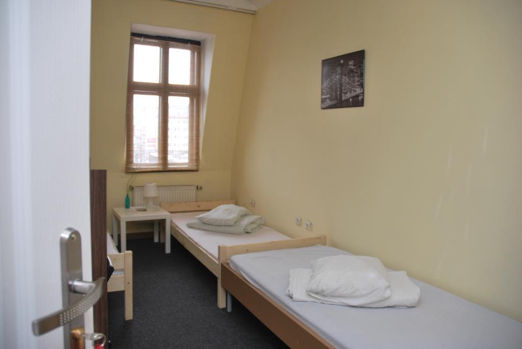 Hostel Kamienica Rynek 7 Катовице Стая снимка