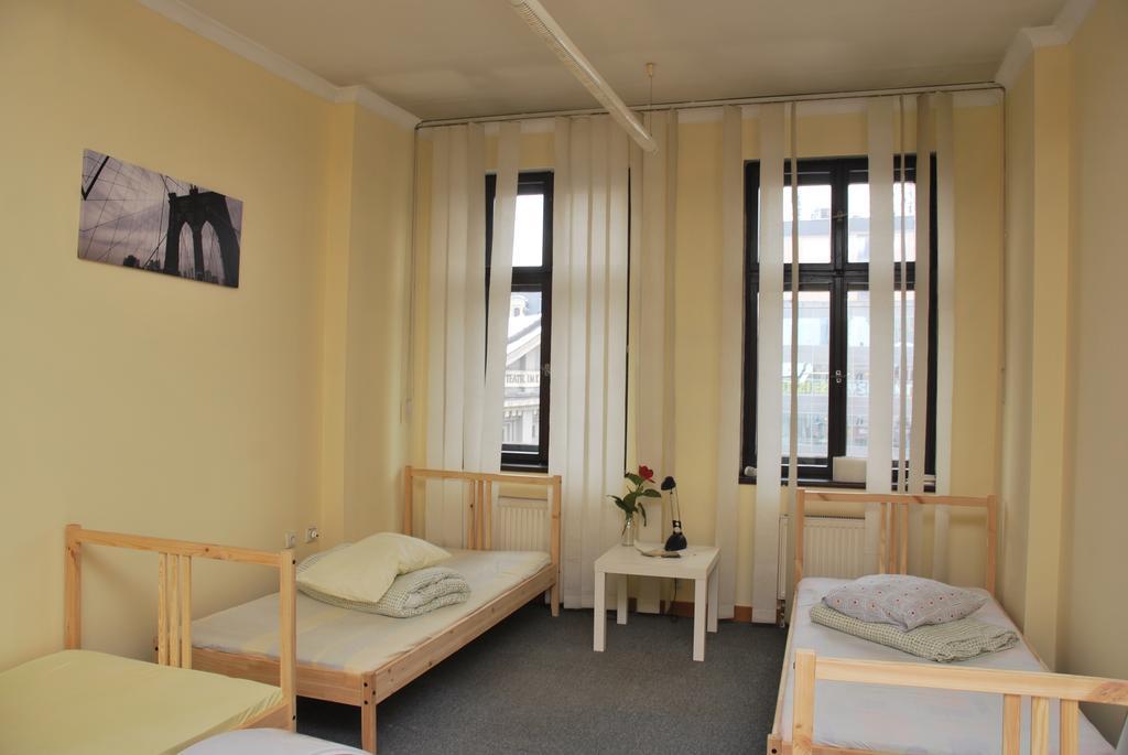 Hostel Kamienica Rynek 7 Катовице Стая снимка