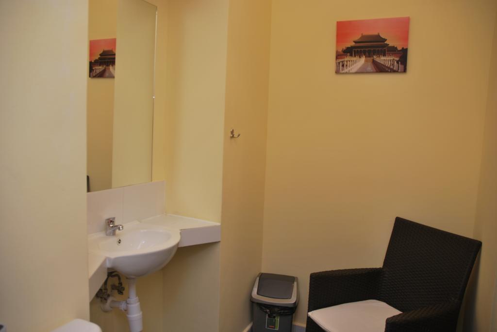 Hostel Kamienica Rynek 7 Катовице Стая снимка