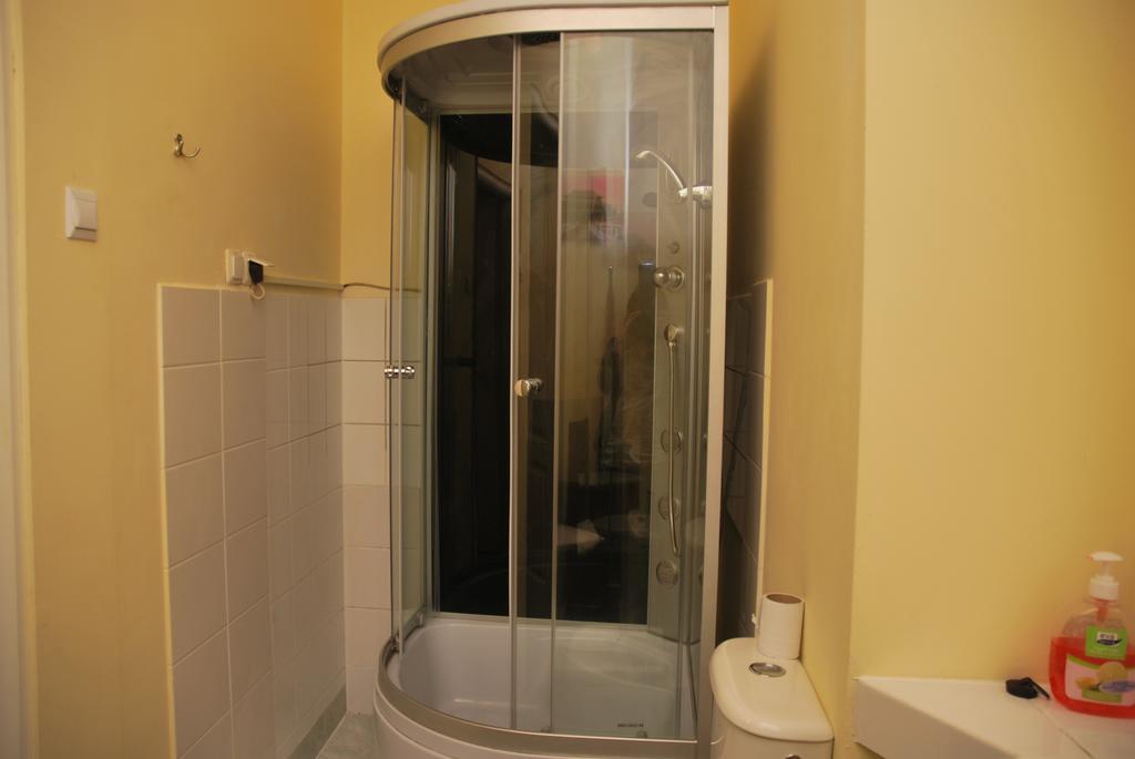 Hostel Kamienica Rynek 7 Катовице Стая снимка