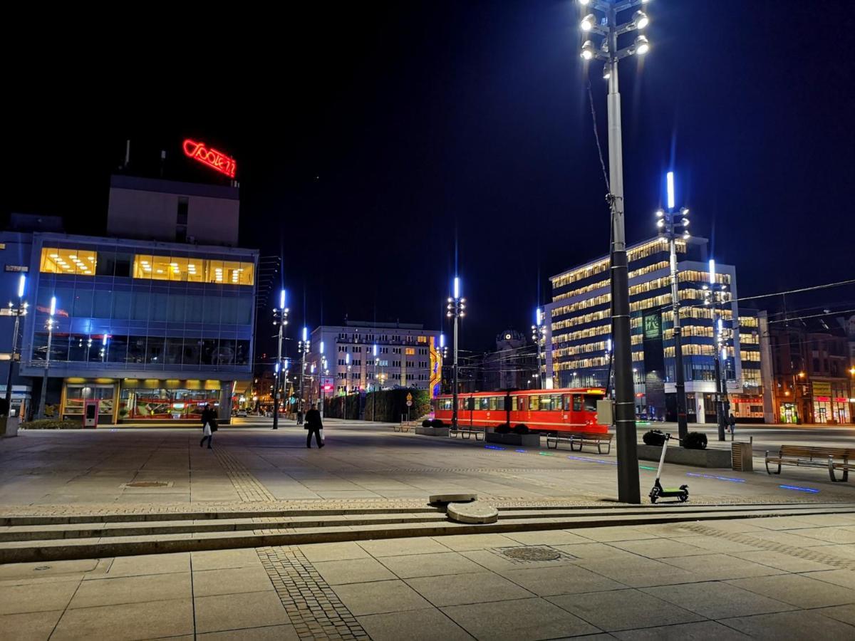 Hostel Kamienica Rynek 7 Катовице Екстериор снимка