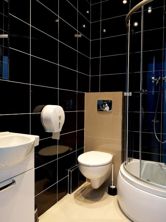 Hostel Kamienica Rynek 7 Катовице Екстериор снимка