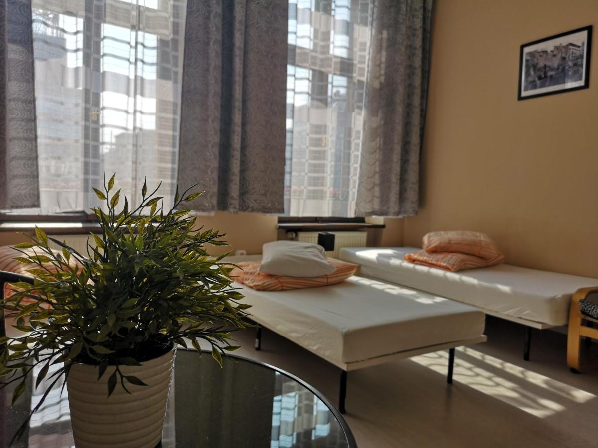 Hostel Kamienica Rynek 7 Катовице Екстериор снимка